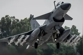 再次大反转，印媒：巴铁预警机被炸，印度阵风被击落，我们打平了图片