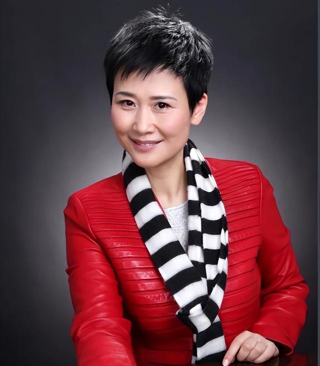 1997年，李鹏总理全家在玉泉山游玩，难得团聚	，女儿女婿罕见出镜