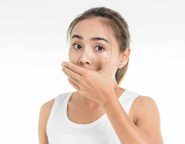 胃部有癌，嘴巴先知？嘴巴一旦出现5种异样，胃癌或已悄然临近