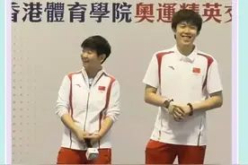 孙颖莎王楚钦香港一同吃饭坐车、参加活动，网友：隔着屏幕笑一天图片