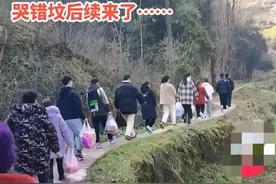 笑麻了！哭错坟后续来了，90多岁的奶奶亲自带路，评论区很炸裂！图片