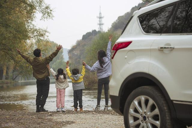 清明2.96亿人次出门：不再挤名山大川，县城反向游成了香饽饽