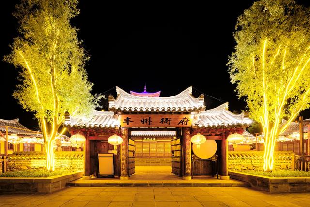 吉林白山千年崖城风景区，建筑充满朝鲜民俗风，让人一秒穿越千年