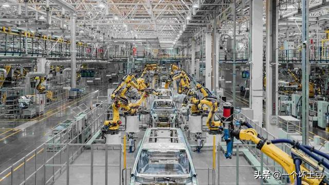 这座英雄之城，藏着中国崛起的密码，是盛世如你所愿的完美诠释