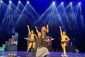 西班牙魔术秀《别眨眼》图片