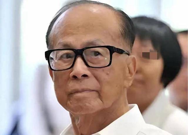 中美最关键一战降临，27号决战前，中方出手将军，李嘉诚如履薄冰