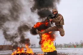 武警特战队员多课目训练，酷！图片