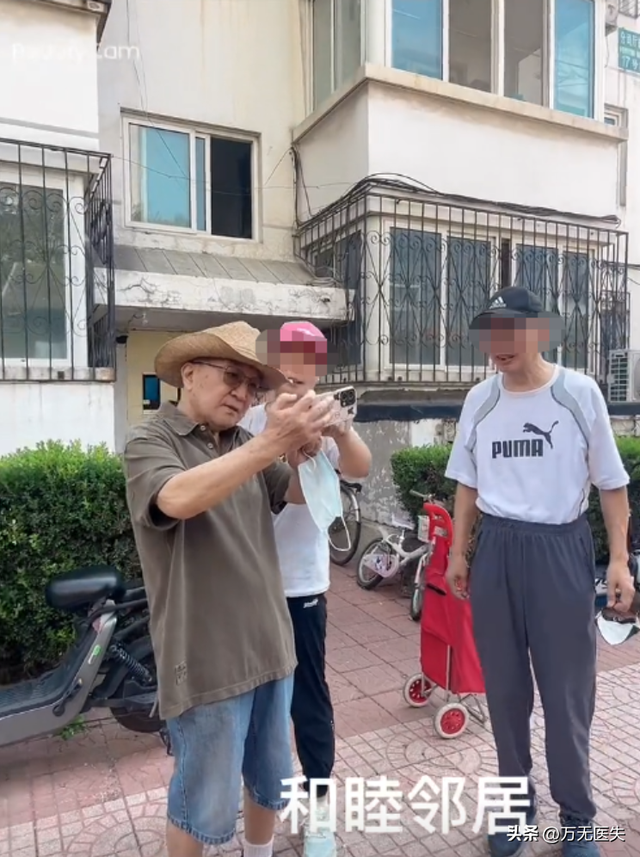 78岁李保田近况令人唏嘘，住处杂乱喝10元桶装水，如今老到不敢认
