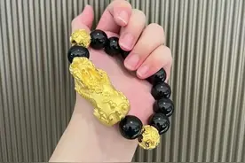 黄金貔貅搭配黑曜石手串俗不俗？这次换我来“吐槽”！图片