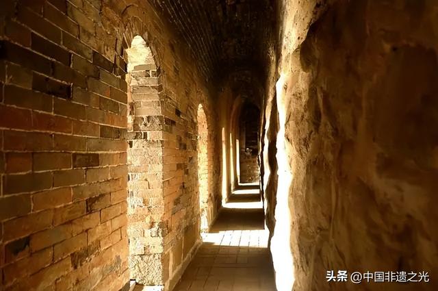 山西的深山里藏着一个400年神秘古堡，被称为民间军事工程的顶峰之作