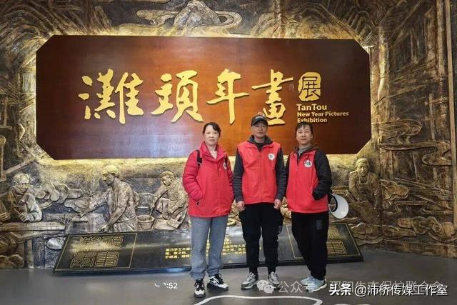 最美水杉林里志愿红