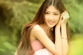 暗恋三十年的发小变老公，新娘婚礼上失控大笑，好友：就这点出息图片