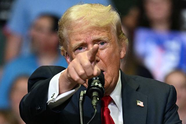 美军战机离奇坠入南海，仅仅24小时后，特朗普亲自宣布“破案”