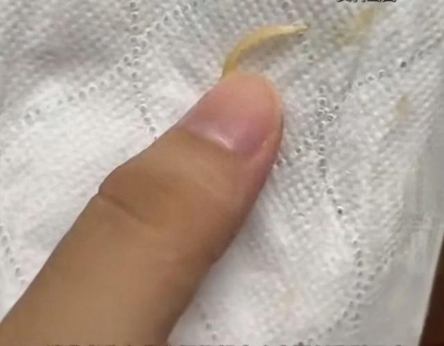 恶心到想吐！热销品牌吃出趾甲、烟头？曾排销量榜第一，客服回应