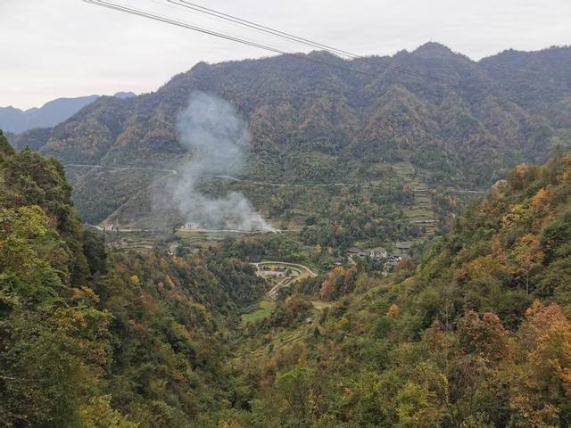 遵义绥阳：深山秘景“崖上秋歌”