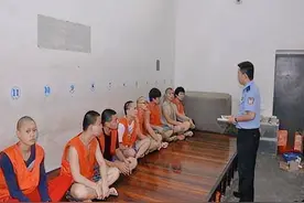 家中的亲人进了看守所，家属可以送穿的吃的进去吗？图片