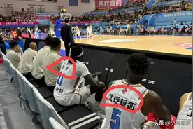 新赛季第一张罚单：北京北汽外援奥莫特因违反着装规定，被罚款2万元。图片