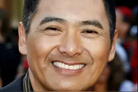 德不配位？看到69岁周润发现状，才明白他为何被骂，吴孟达说对了图片