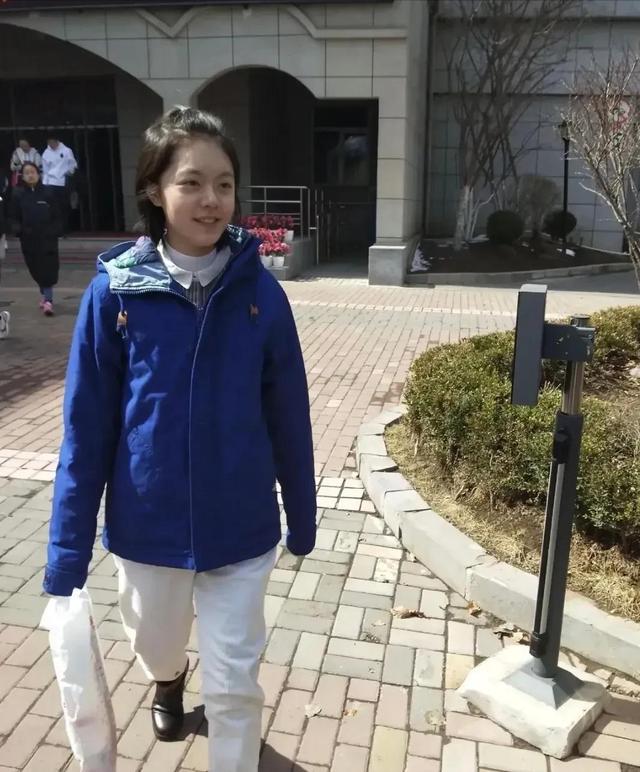 谁能预料到，当年这个其貌不扬的普通女孩，将来会红遍大江南北