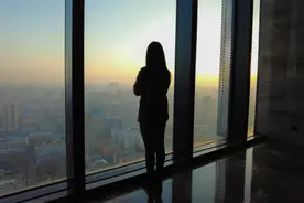 清理股权，转签员工，宗馥莉一年前已布局继承之战图片
