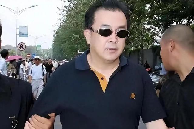 “免职风波”10年后，再看黄宏现状，才明白当初我们冤枉李双江了