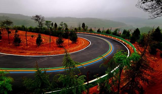 风情满眼秋色中 （杨水河）