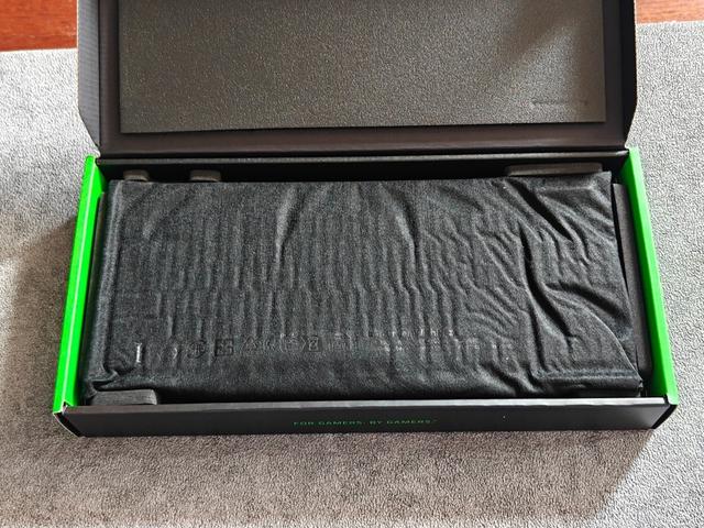 超薄、超强、超炫 - 雷蛇黑寡妇蜘蛛V4矮轴竞技极速版首发评测