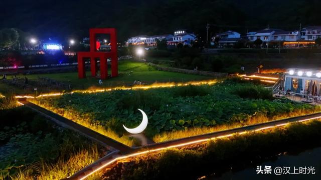 被佛坪王家湾圈粉了！锣鼓迎宾、非遗打铁花… 这仪式感直接拉满！