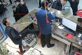税务局干部脚踹酒店老板后续，从这两点看出酒店老板也不简单图片