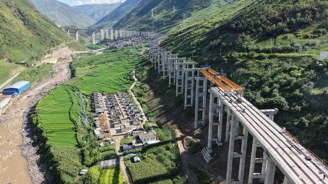 西昭高速公路SG4标完成全部T梁架设任务