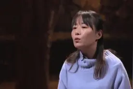 父亲去世母亲发疯失踪，28年后姐弟俩寻母，结果却令他们抱头痛哭图片