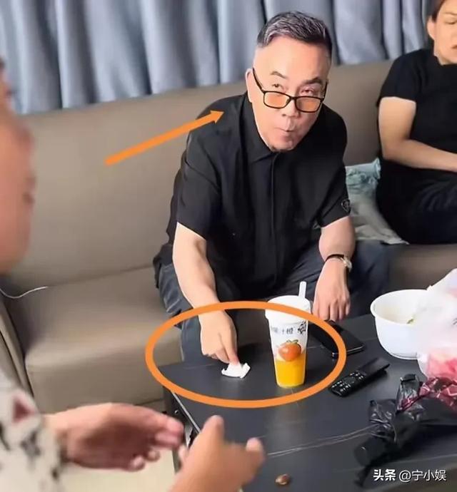 不知廉耻!杨少华头七刚过,被曝发妻小三同住的杨议竟更理直气壮