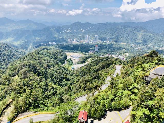 马来西亚这座中华寺庙，竟然建在赌场旁？据说来拜佛的大都是赌徒