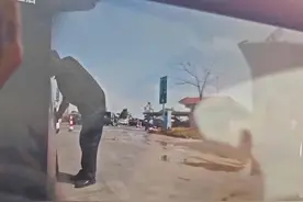 小米SU7在服务区被划胎诈补 广东阳江警方通报“嫌疑人已刑拘” 律师：这就是犯罪！图片