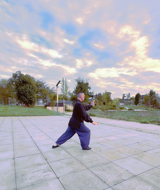 太极拳“节节贯穿”难落实？从“裆走后弧”与“先移后转”揭秘