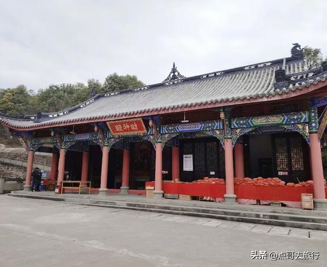 四川德阳最不可低估的寺庙，蕴含皇家气度，清幽静谧，公交直达！