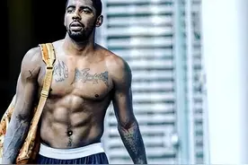 NBA公认最完美5大腹肌，韦德似黑巧克力 戈登像刀刻图片