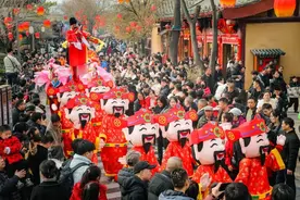 河南开封清明上河园：春节八天共接待69.6万人次！精彩持续至正月十六图片