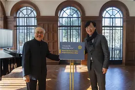 上音音乐城堡自多明戈后迎来第二位音乐大师钢琴家邓泰山图片