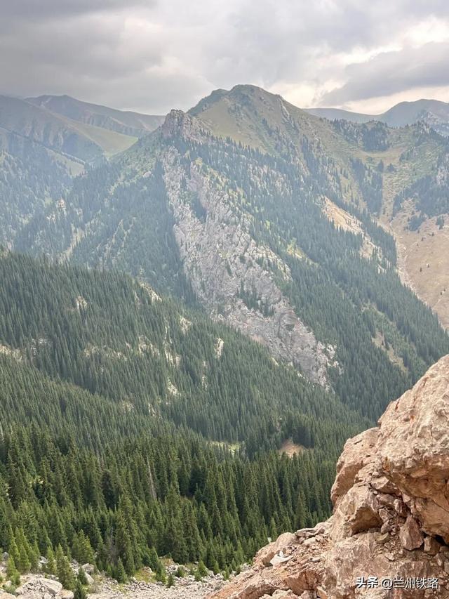 走，坐火车去新疆感受初冬韵味！