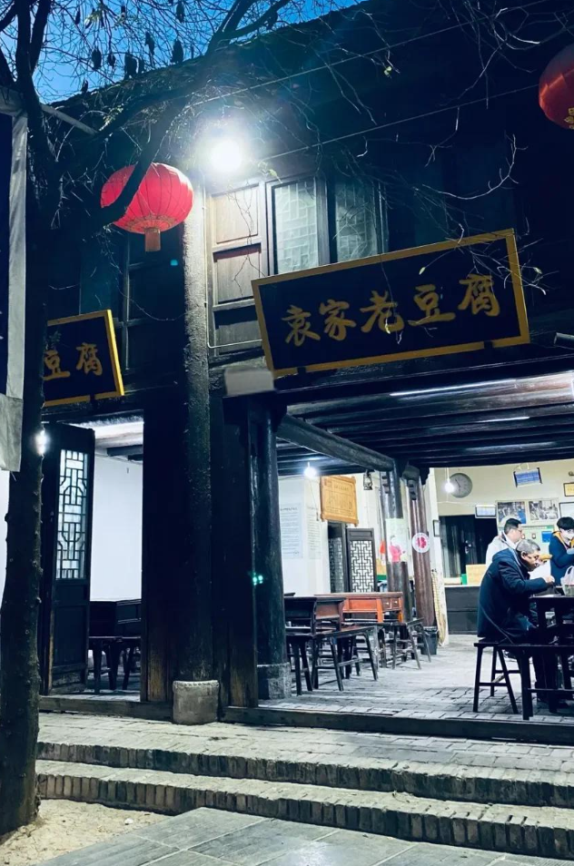 别只盯着不夜城！清明去西安，早上5点半的大雁塔才是真长安