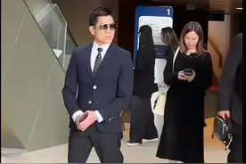 郭富城现身香港马场观赛，染回黑发瞬间年轻20岁，颜值重回巅峰图片