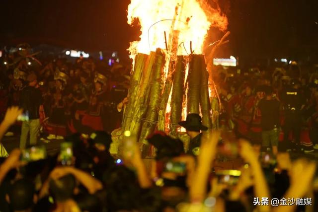 7月20日，金沙县2025年火把狂欢避暑旅游季迎火仪式暨火舞狂欢活动来啦~