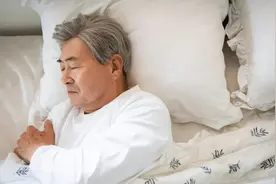 年纪大了总睡不好觉？提示：枕头里放这3样东西，保你一夜好梦图片