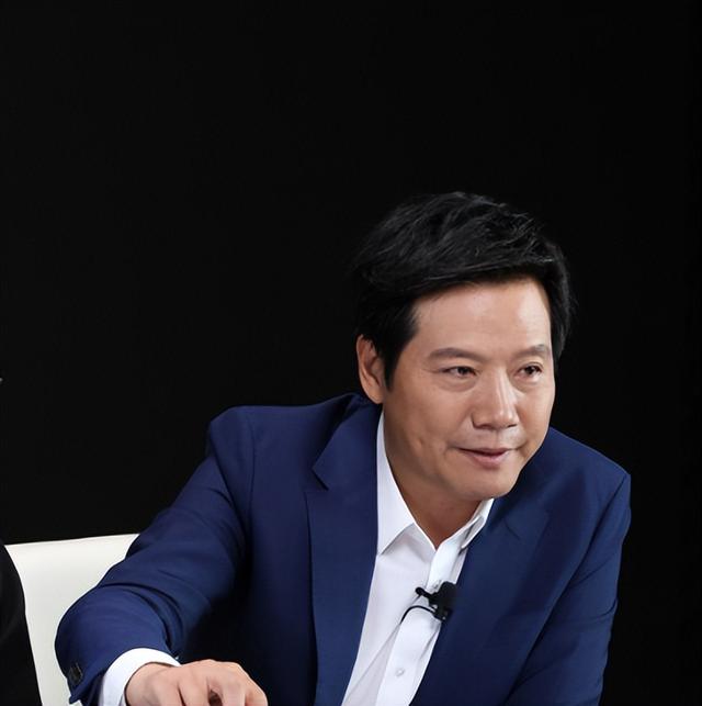 风向变了？官媒接连锐评，没给雷军留一丝体面，董明珠话有人信了