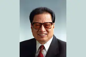 他62岁担任国务院副总理，69岁官至正国级，子女都是国家栋梁图片