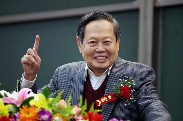 误会太深！直到杨振宁对翁帆的称呼曝光，才懂杨澜那番话含金量