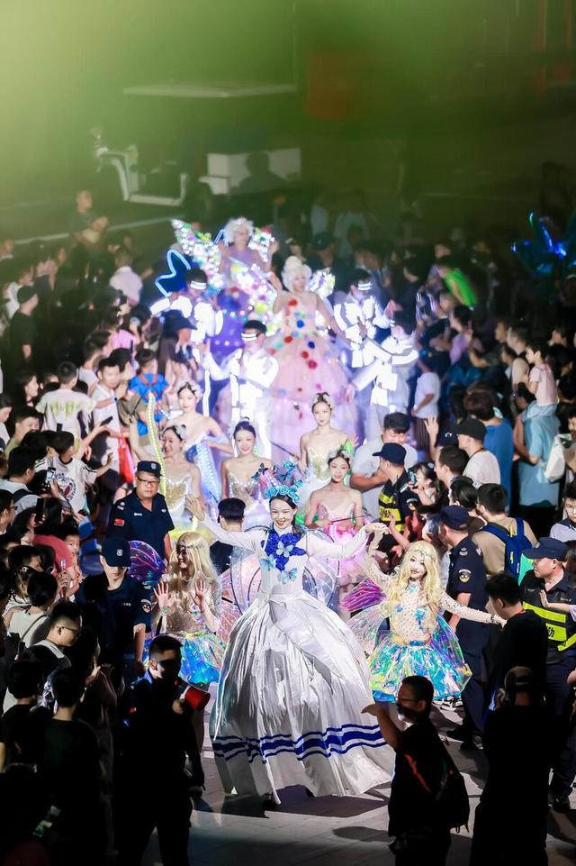 八天“奇遇”燃动“双节”！2025如虹嘉年华圆满收官