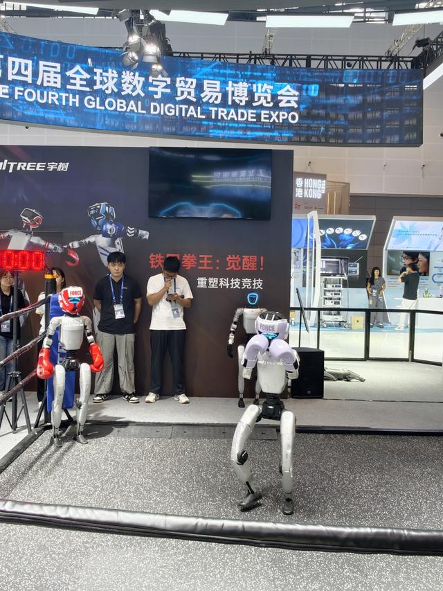 机器人现场“斗舞”、你的心愿能上月球！记者探馆第四届数贸会：拉风！