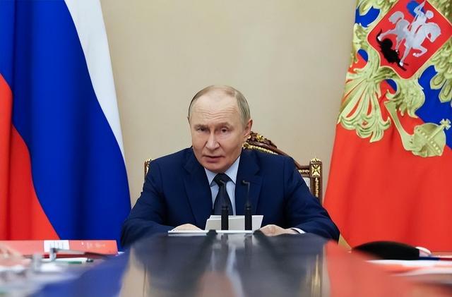 俄罗斯“末日武器”亮相，核博弈升级背后暗藏危机！